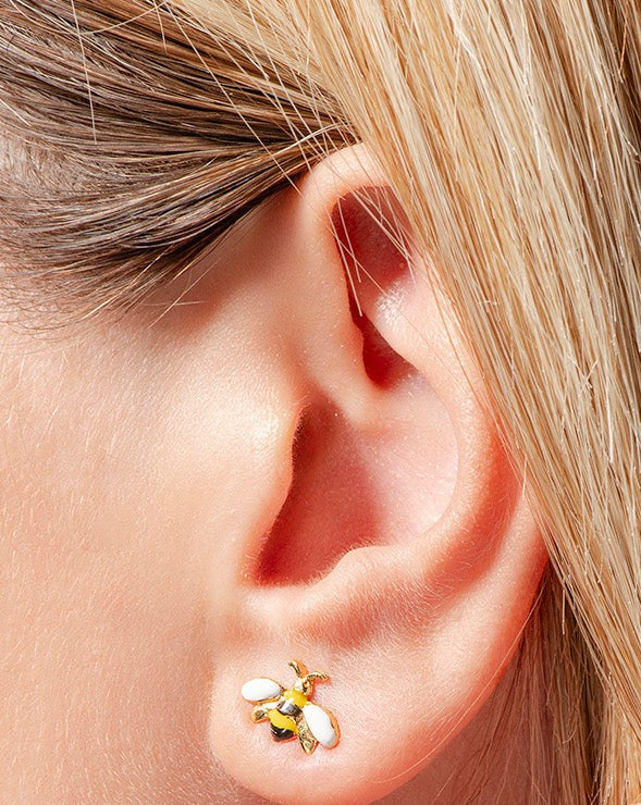 orecchini stud ape indossato particolare